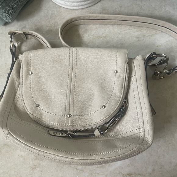B. Makowsky crossbody bag creamy beige - Picture 11 of 11